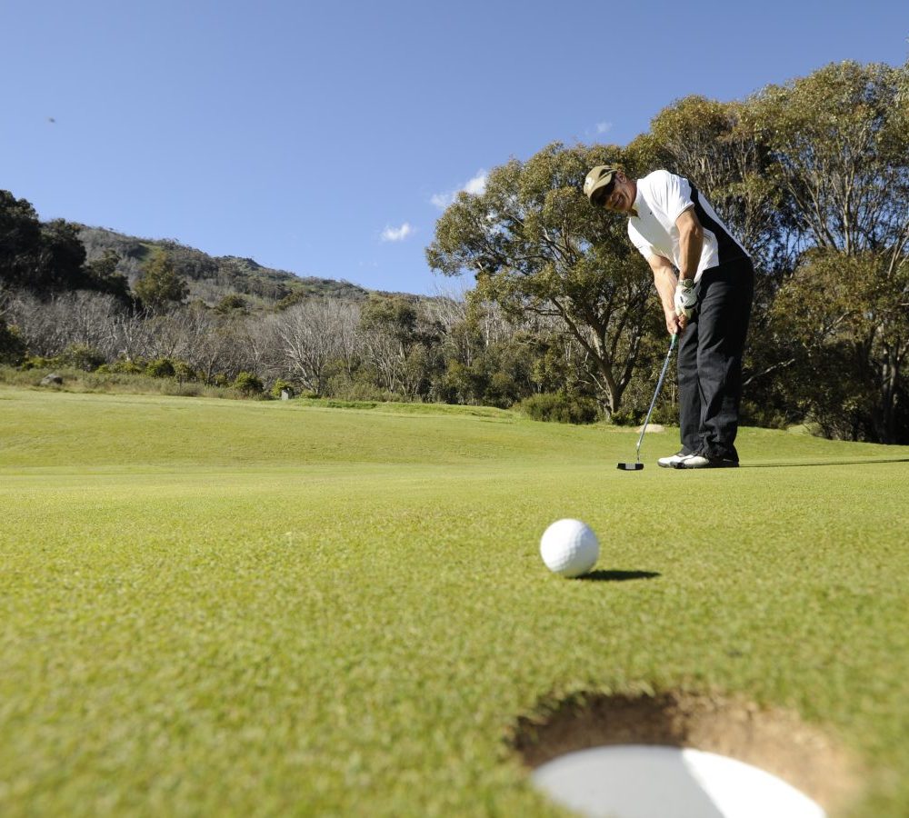 Thredbo 1380 Luxury Accomodation in Thredbo NSW, Australia Thredbo Golf Putt 3